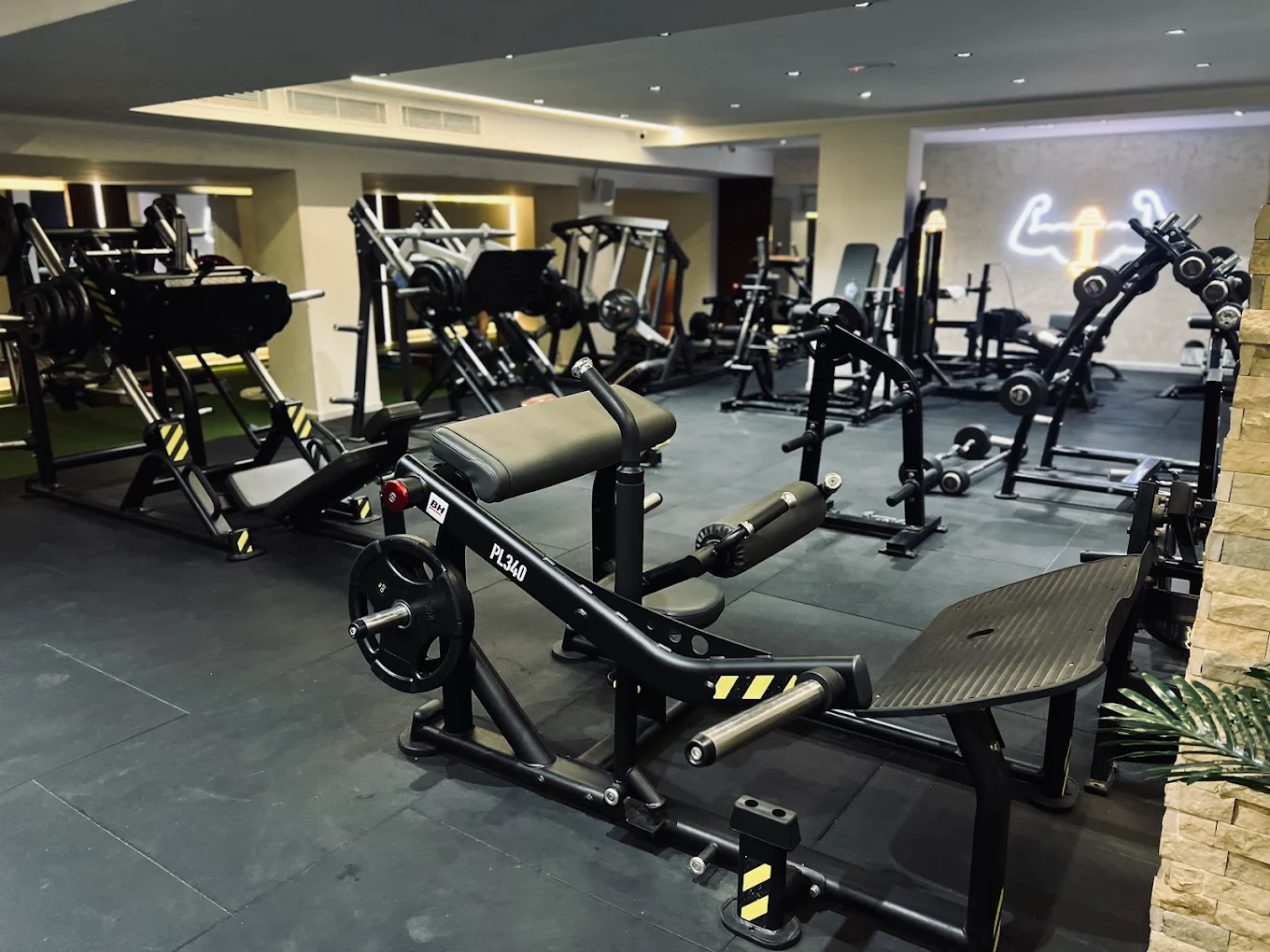Plateau de musculation premium Extra Fitness VIP Gym
